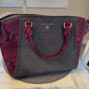 Beautiful Michael Kors purse